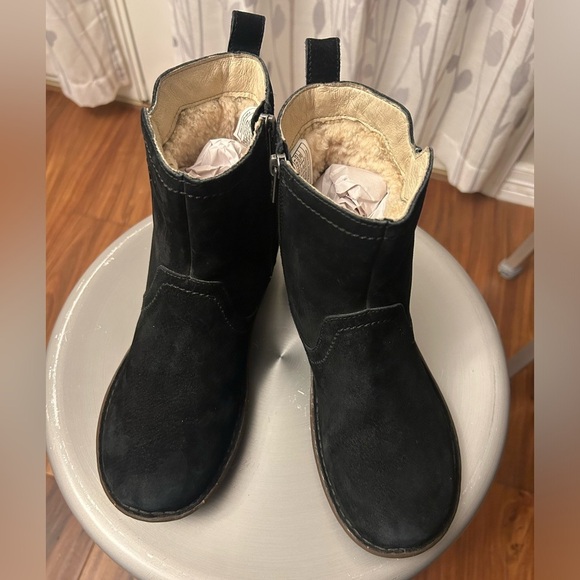 UGG Black Neevah Leather Suede Boots with  sheepskin lining Sz-9. R - Picture 11 of 12